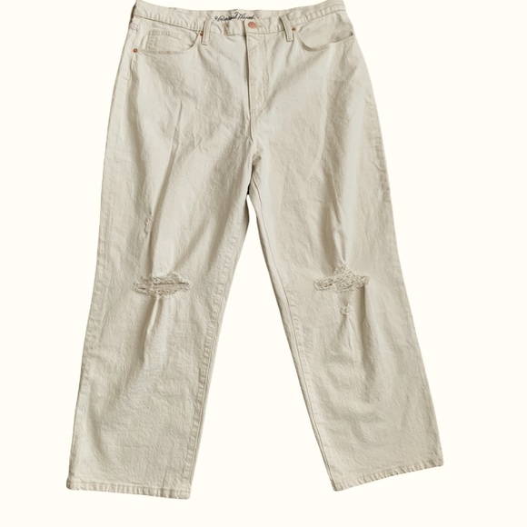 High rise destroyed  Plus Jeans - Picture 2 of 4